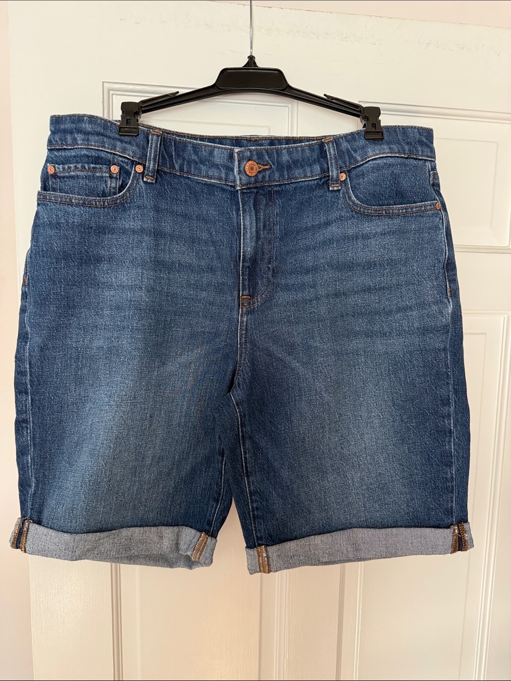 Women’s NWOT Girlfriend style 9” Dark Blue Denim Shorts